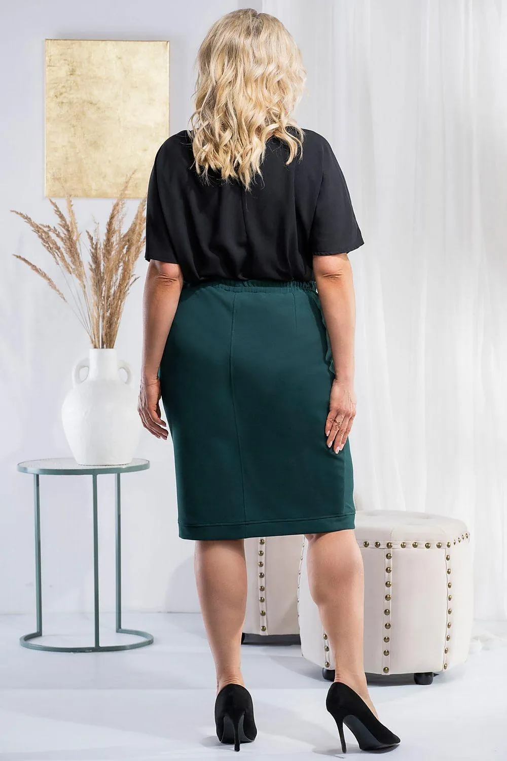 Chic Knee-Length Knit Pencil Skirt with Functional Pockets - Erica by Polish Creations