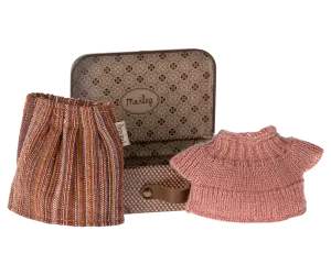 Maileg Miniature Mouse Knitted Blouse & Skirt in Suitcase – Grandma