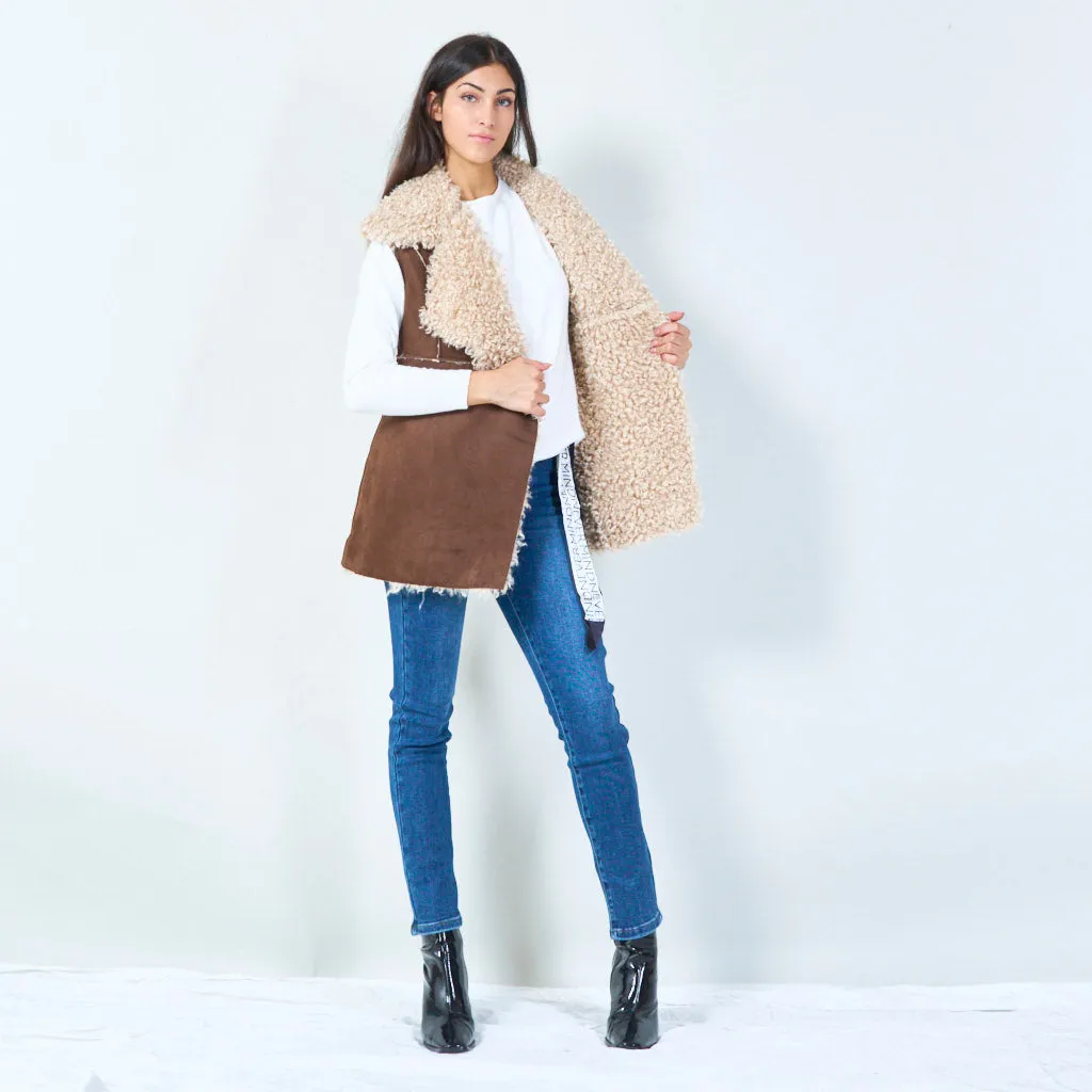 Sleeveless faux shearling vest with oversized collar wholesale