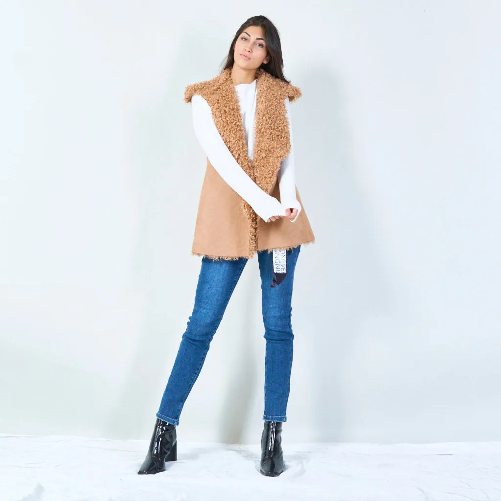 Sleeveless faux shearling vest with oversized collar wholesale