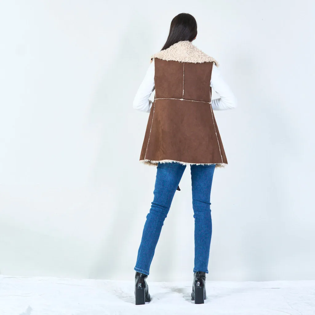 Sleeveless faux shearling vest with oversized collar wholesale